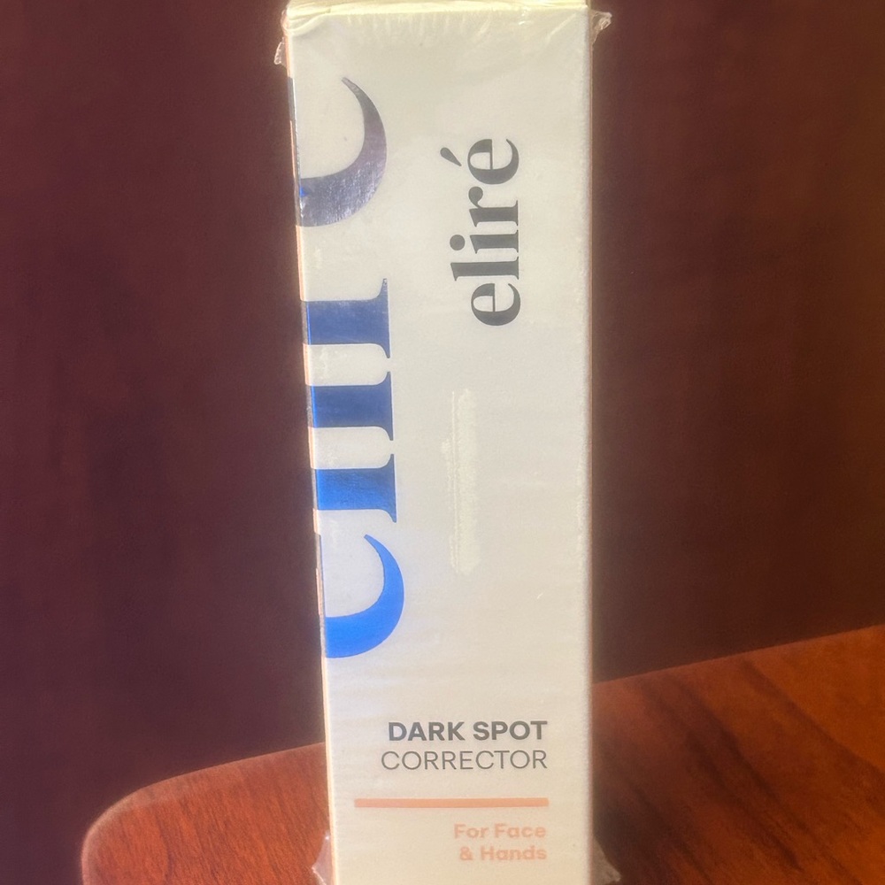 Dark Spot Corrector Serum - White and Blue